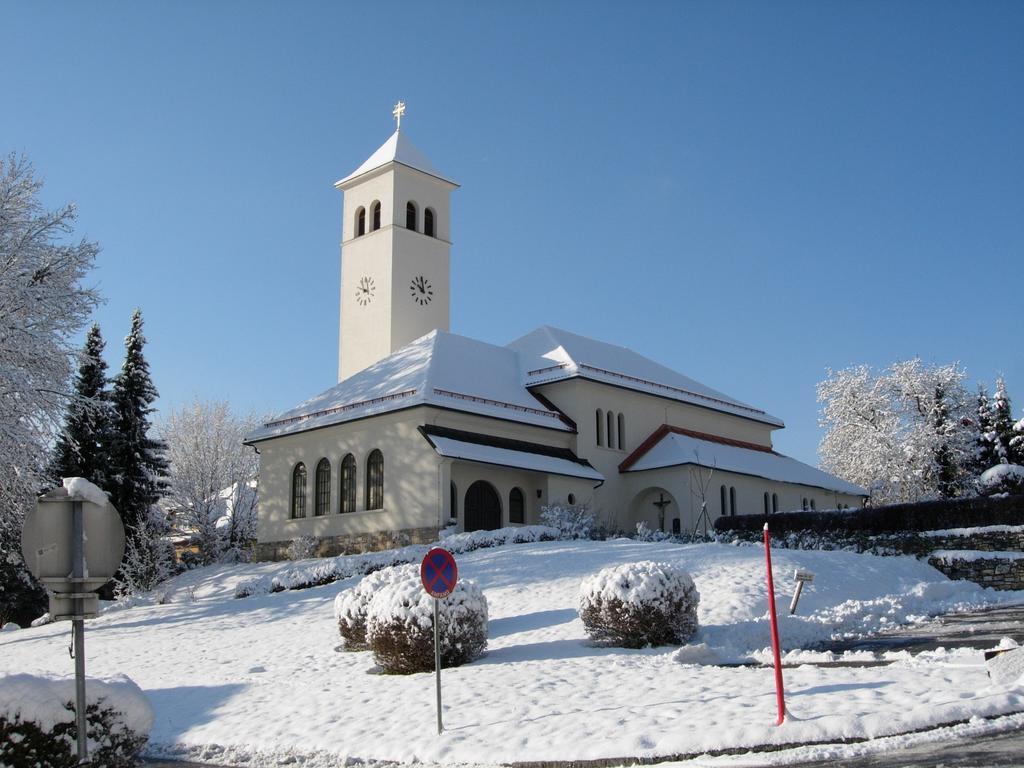 Отель Kirchenwirt Фельден-ам-Вёртер-Зе Экстерьер фото